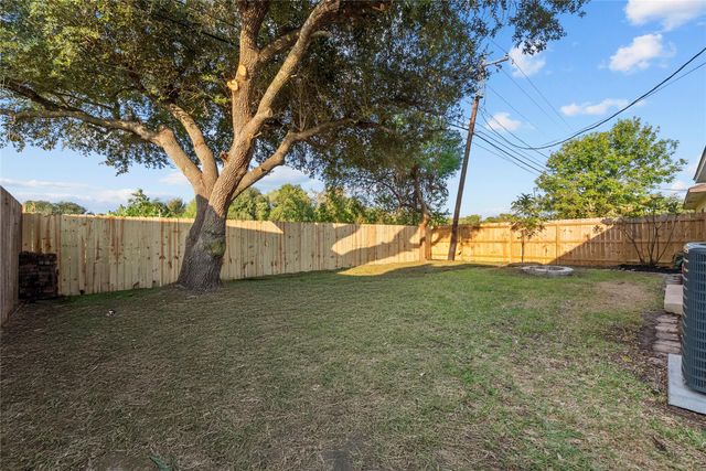 617 Prairie Ln, Angleton, TX 77515