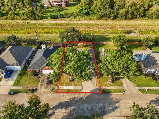 617 Prairie Ln, Angleton, TX 77515