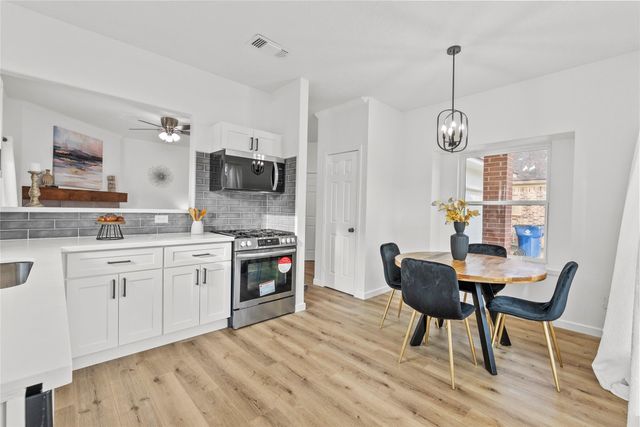 617 Prairie Ln, Angleton, TX 77515