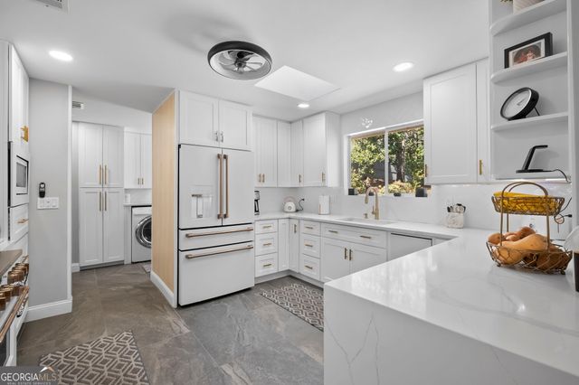 825 Overhill Court, Atlanta, GA 30328