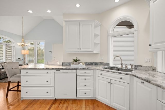 16 Hawkins Pond Lane, Salem, NH 03079