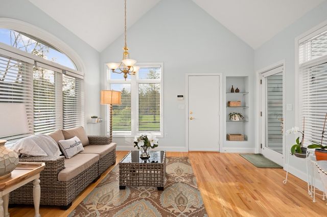 16 Hawkins Pond Lane, Salem, NH 03079