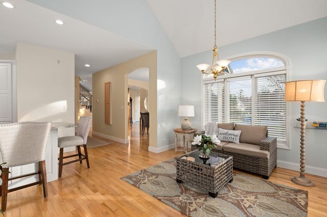 16 Hawkins Pond Lane, Salem, NH 03079