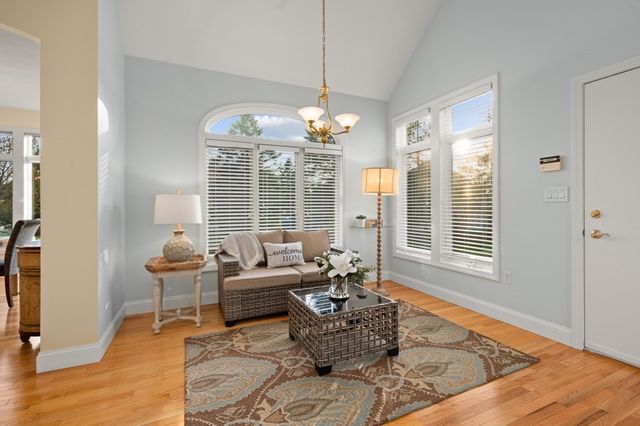 16 Hawkins Pond Lane, Salem, NH 03079