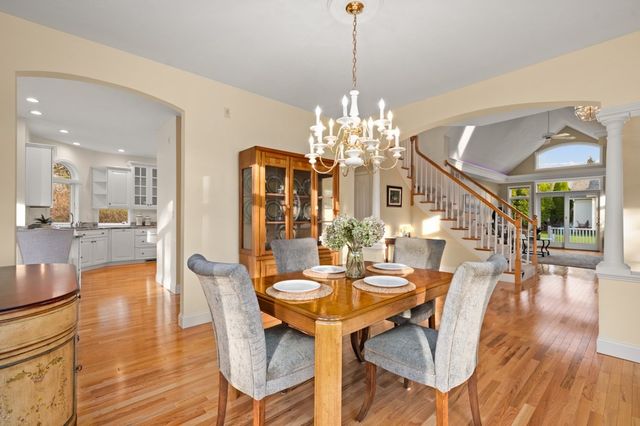 16 Hawkins Pond Lane, Salem, NH 03079