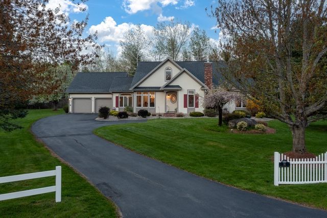 16 Hawkins Pond Lane, Salem, NH 03079