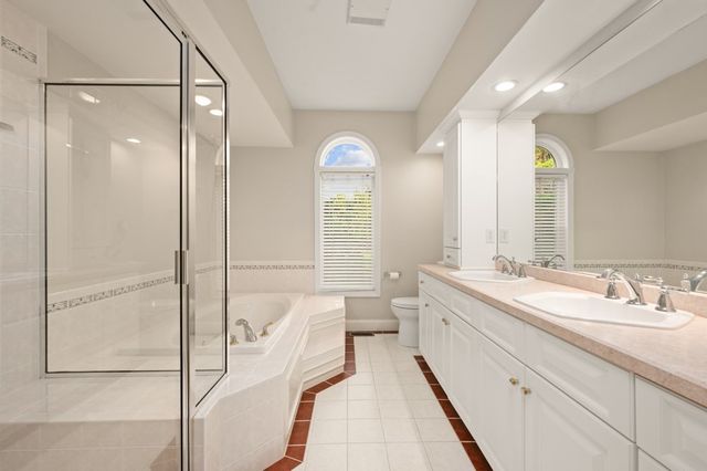 16 Hawkins Pond Lane, Salem, NH 03079