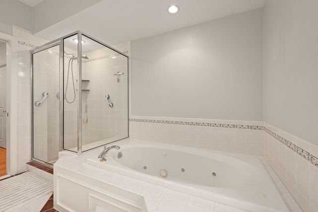 16 Hawkins Pond Lane, Salem, NH 03079