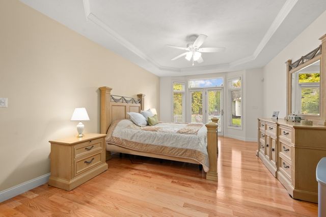 16 Hawkins Pond Lane, Salem, NH 03079