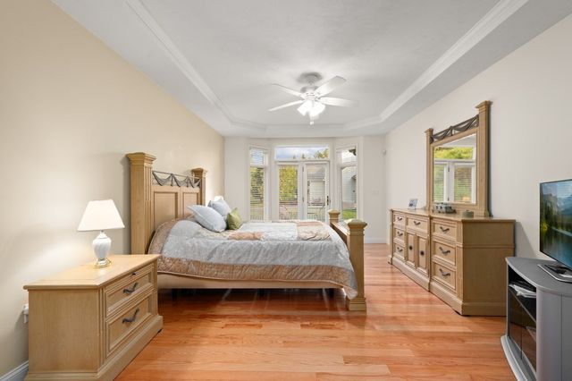 16 Hawkins Pond Lane, Salem, NH 03079