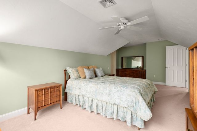 16 Hawkins Pond Lane, Salem, NH 03079