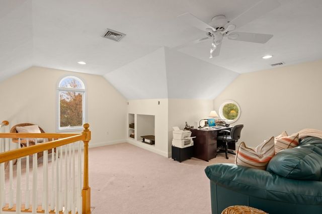 16 Hawkins Pond Lane, Salem, NH 03079