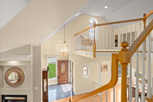 16 Hawkins Pond Lane, Salem, NH 03079