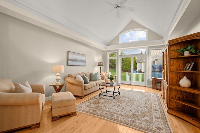 16 Hawkins Pond Lane, Salem, NH 03079