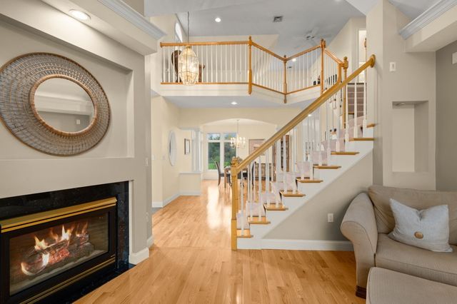 16 Hawkins Pond Lane, Salem, NH 03079