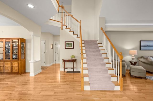 16 Hawkins Pond Lane, Salem, NH 03079
