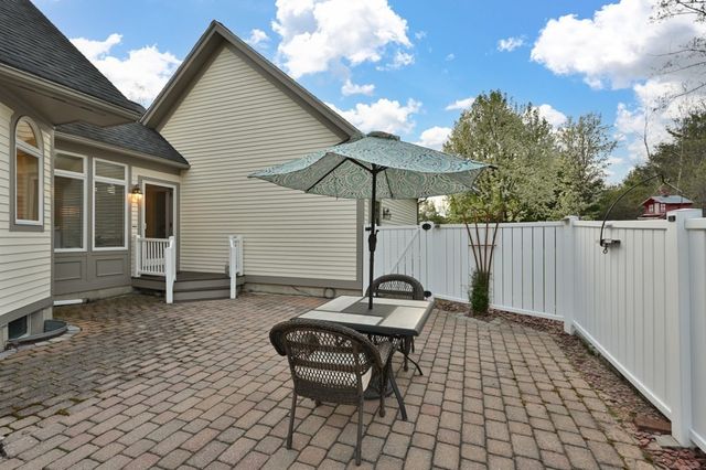 16 Hawkins Pond Lane, Salem, NH 03079