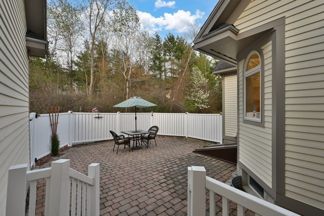 16 Hawkins Pond Lane, Salem, NH 03079