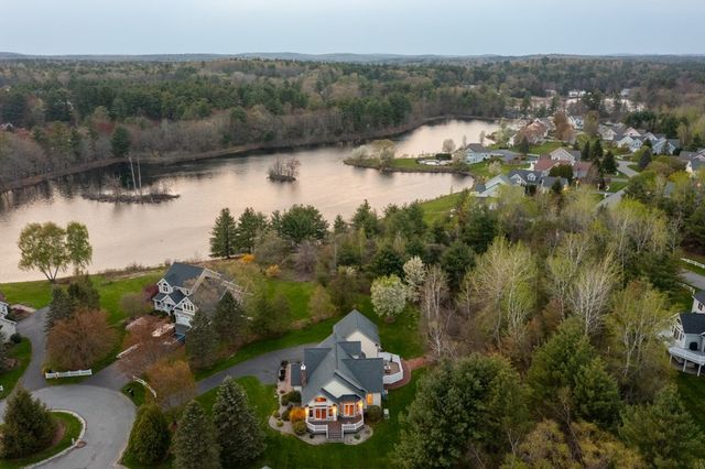 16 Hawkins Pond Lane, Salem, NH 03079