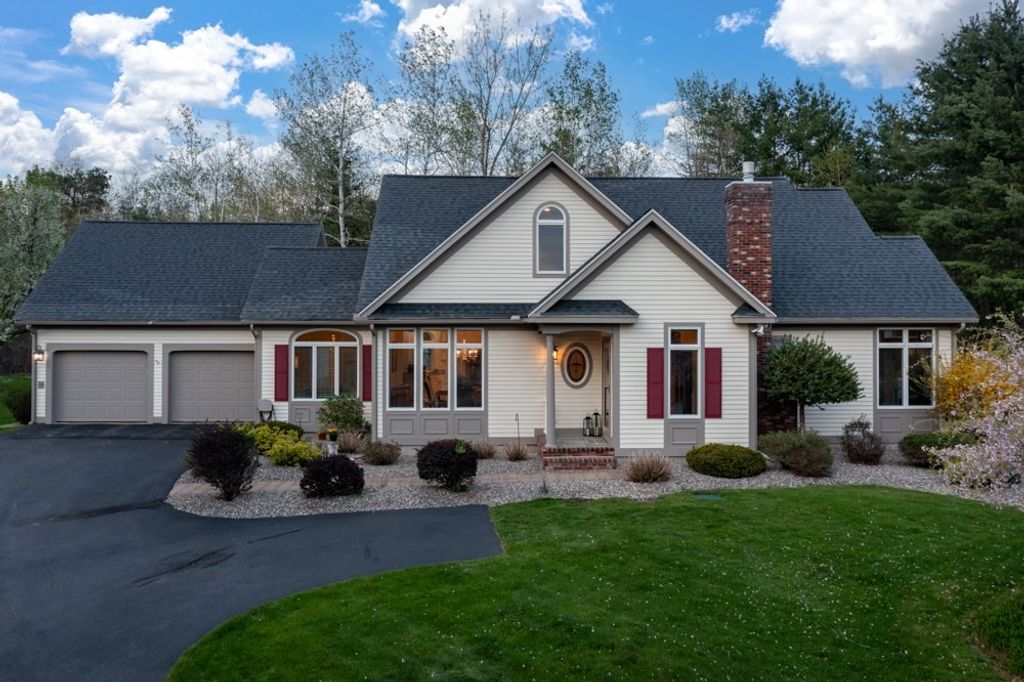 16 Hawkins Pond Lane, Salem, NH 03079
