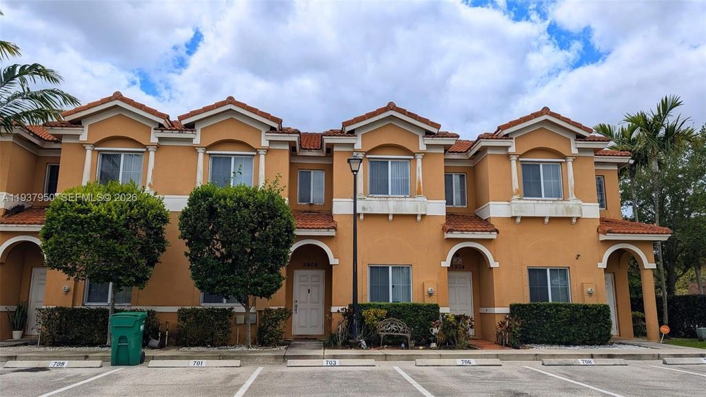 5906 Woodlands Boulevard, Tamarac, FL 33319