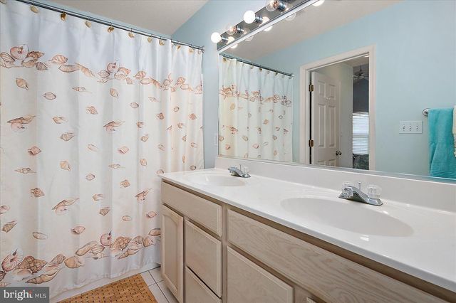 2 JOHNS CT, Ocean View, DE 19970