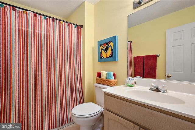 2 JOHNS CT, Ocean View, DE 19970