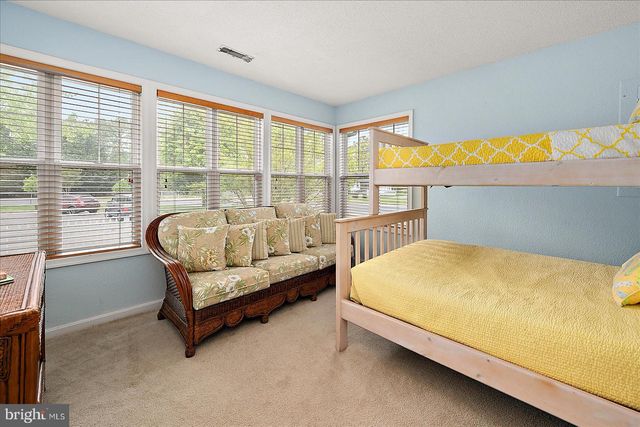 2 JOHNS CT, Ocean View, DE 19970