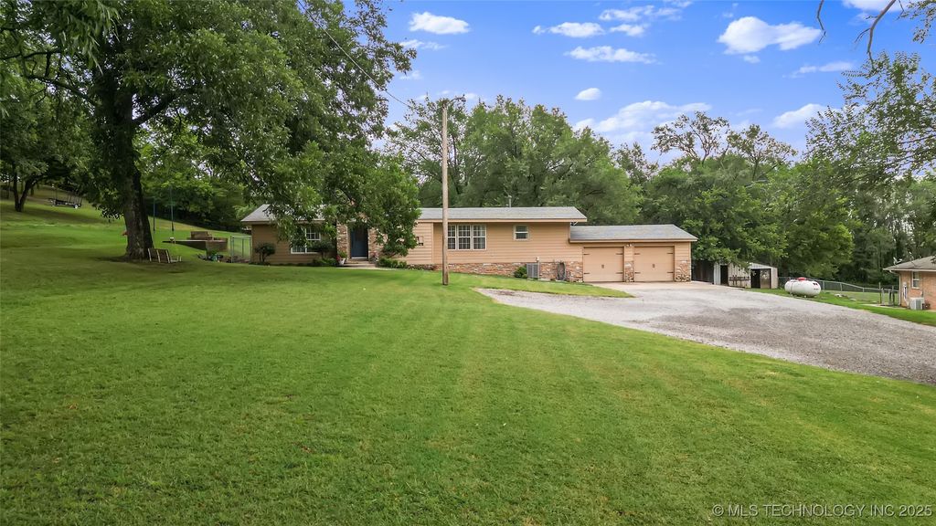 17995 S 4160 Road, Claremore, OK 74017