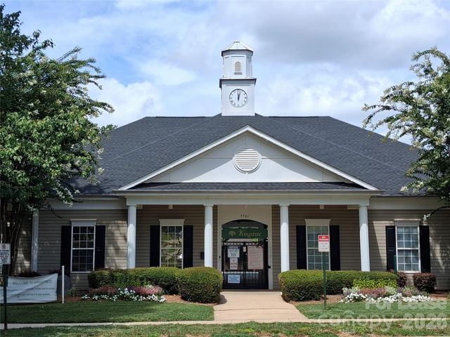 8214 Deodora Cedar Lane, Charlotte, NC 28215