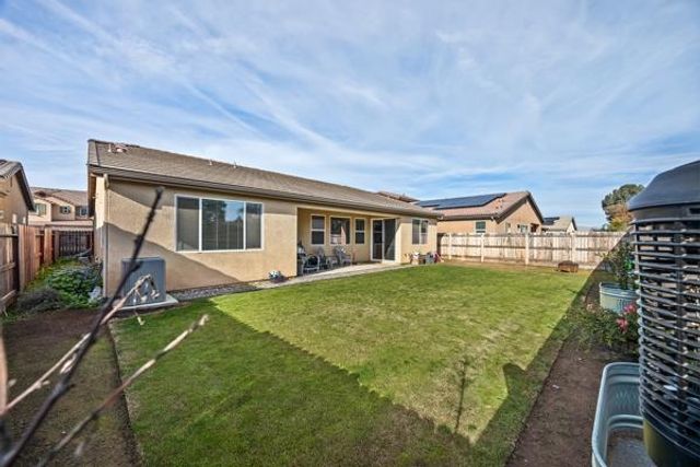 1667 Las Rosas Avenue, Clovis, CA 93612