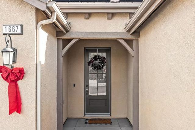 1667 Las Rosas Avenue, Clovis, CA 93612