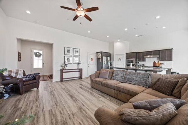 1667 Las Rosas Avenue, Clovis, CA 93612