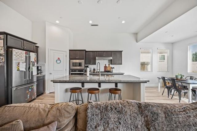 1667 Las Rosas Avenue, Clovis, CA 93612