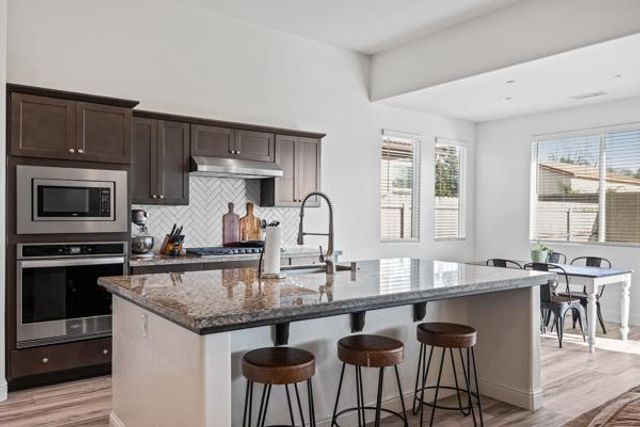 1667 Las Rosas Avenue, Clovis, CA 93612