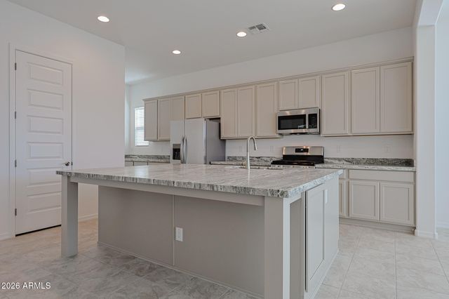 7671 W SMOKETREE Drive, Peoria, AZ 85383
