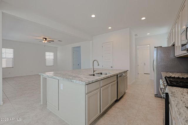 7671 W SMOKETREE Drive, Peoria, AZ 85383