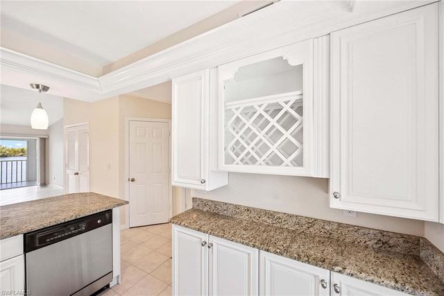 1015 Mainsail DR 112, Naples, FL 34114