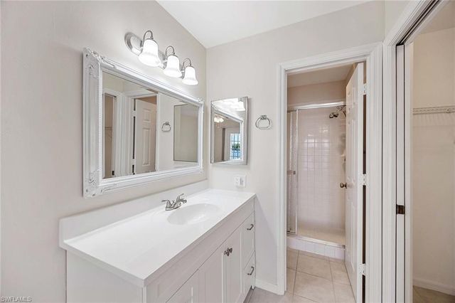 1015 Mainsail DR 112, Naples, FL 34114