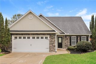 8 Trotters Run, Thomasville, NC 27360