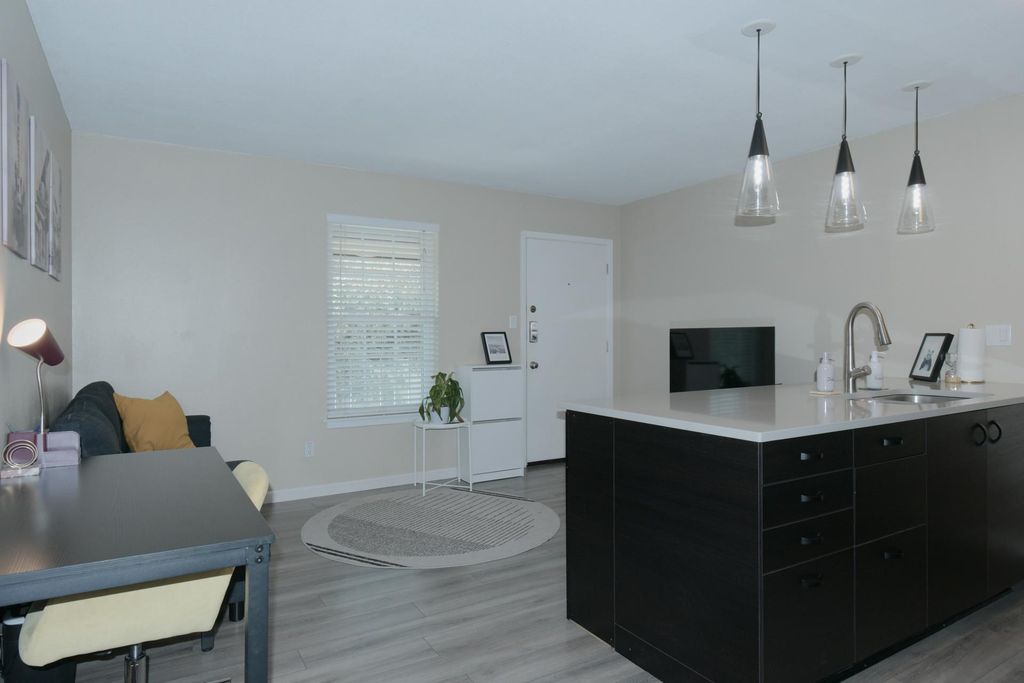 2302 East Side DR 6, Austin, TX 78704