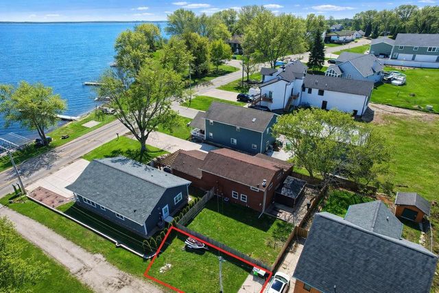 7164 Tichigan ROAD, Waterford, WI 53185