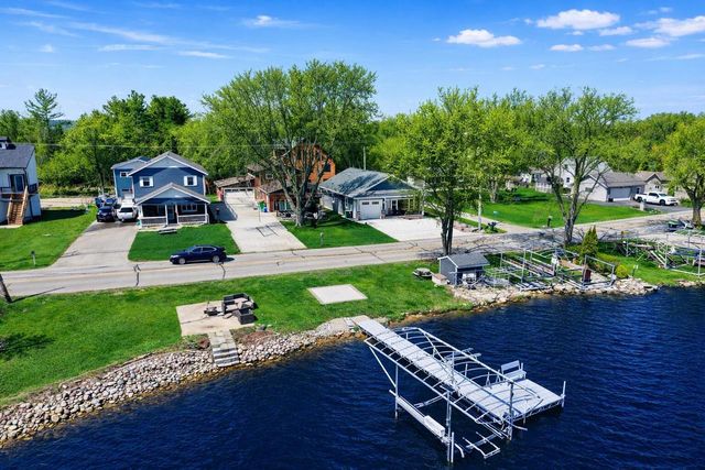 7164 Tichigan ROAD, Waterford, WI 53185