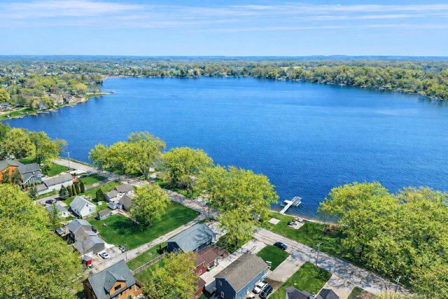 7164 Tichigan ROAD, Waterford, WI 53185