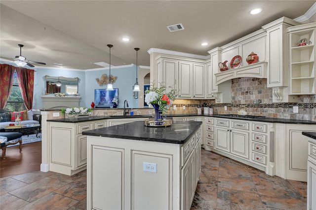 1110 Parkers Creek Lane, Friendswood, TX 77546