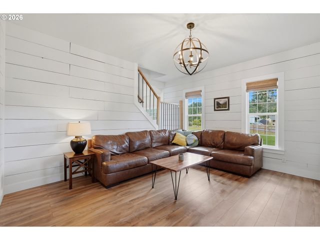 30425 Se HIGHWAY 211, Eagle Creek, OR 97022