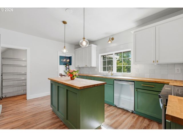30425 Se HIGHWAY 211, Eagle Creek, OR 97022