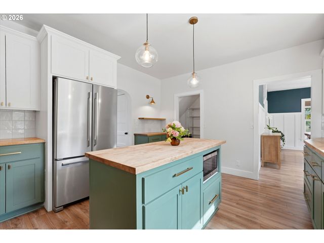 30425 Se HIGHWAY 211, Eagle Creek, OR 97022