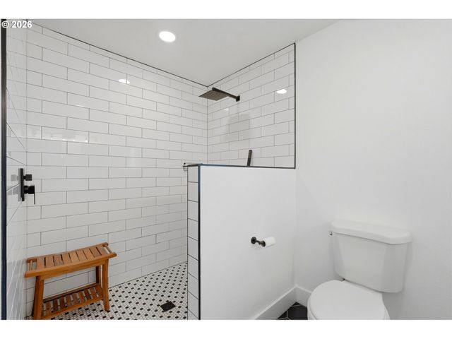 30425 Se HIGHWAY 211, Eagle Creek, OR 97022