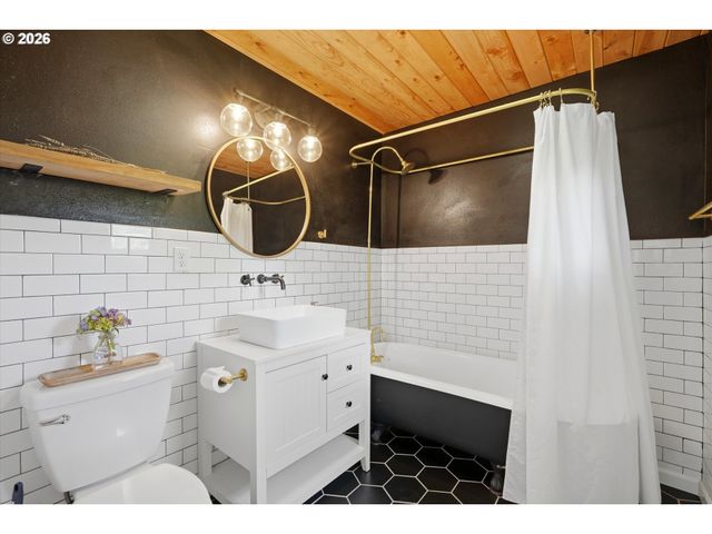 30425 Se HIGHWAY 211, Eagle Creek, OR 97022